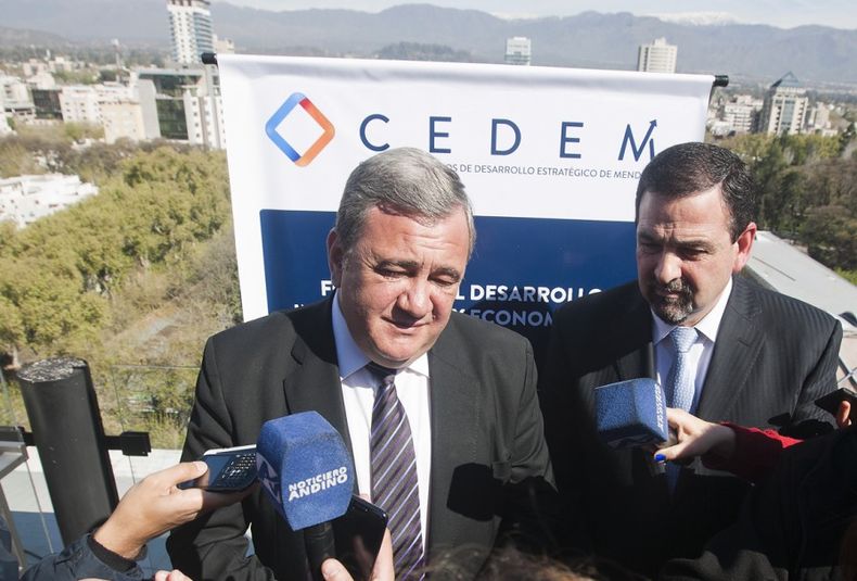 conferencia CEDEM, Centro estudiso desarrollo estratégico de Mendoza, lanzamiento candidato a gobernador, frente para la victoria