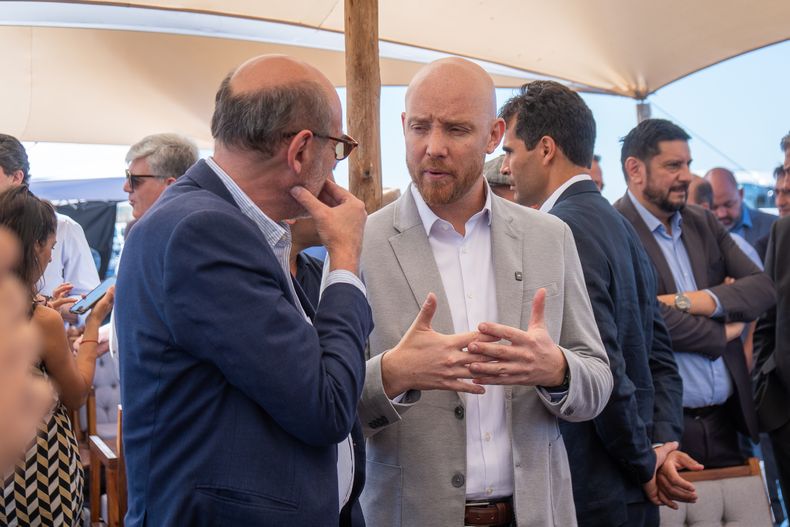 Esteban Allasino, junto com Rodolfo Vargas Arizu.