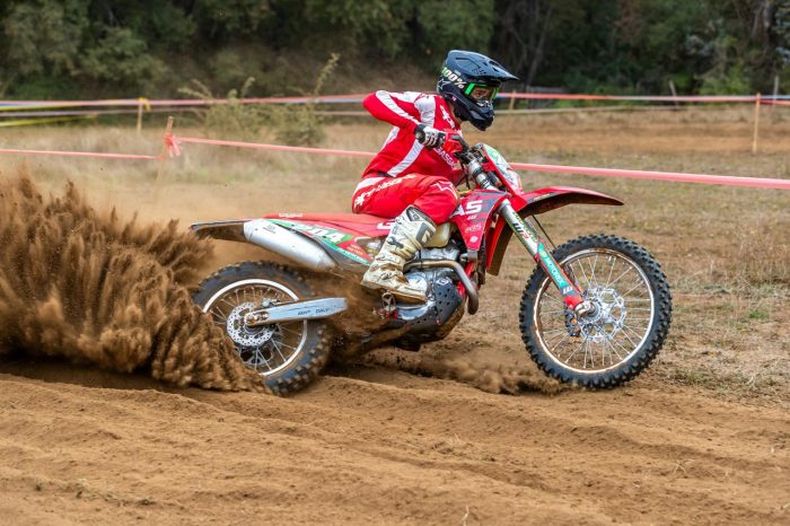 Dos pilotos mendocinos representarán al país en el Latinoamericano de enduro.