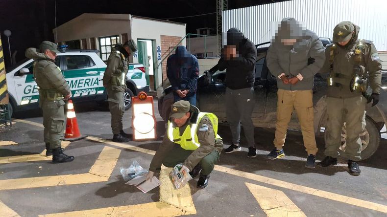 Secuestran droga en Mendoza y San Juan: tres detenidos y casi 2 kilos incautados