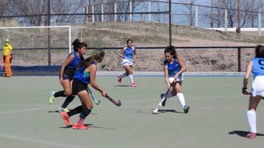Sitio Andino | 22 Continúa la 4° fecha del torneo de Verano de hockey acción. Viernes 11 03 22