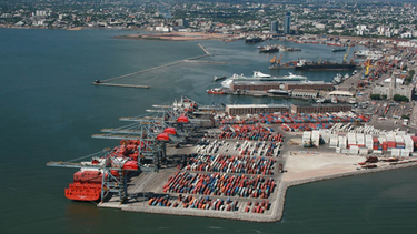 El puerto de Montevideo, con permiso argentino mejorara sus condiciones para ser puerta de salida de las exportaciones argentinas al mundo.