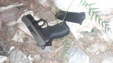 El arma que tenía el agresor, la cual estaba apta para el disparo.&nbsp;