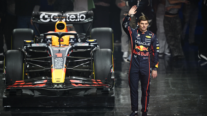 Max Verstappen en la presentación de su modelo para la Fórmula 1 de 2025.