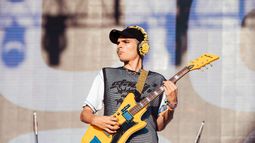 Cocó Orozco, de Usted Señálemelo, disfrutando del escenario del Lollapalooza Argentina.