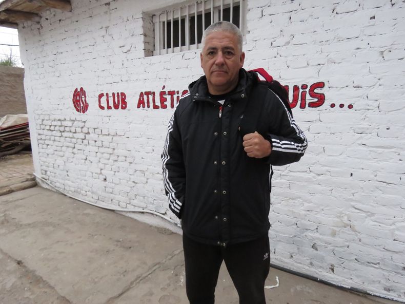 Fútbol. Flavio Guardia DT. del Club Atlético San Luis fue amenazado por dos hinchas de la hinchada 