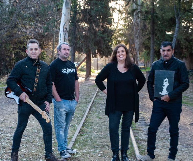 Superhéroes será la banda que llevará adelante el concierto en honor a Charly García en el Teatro Mendoza.