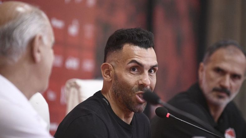 Quiere ser protagonista, Carlitos.
