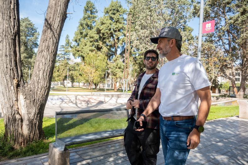 Ulpiano Suarez visitó la plaza Yrigoyen.