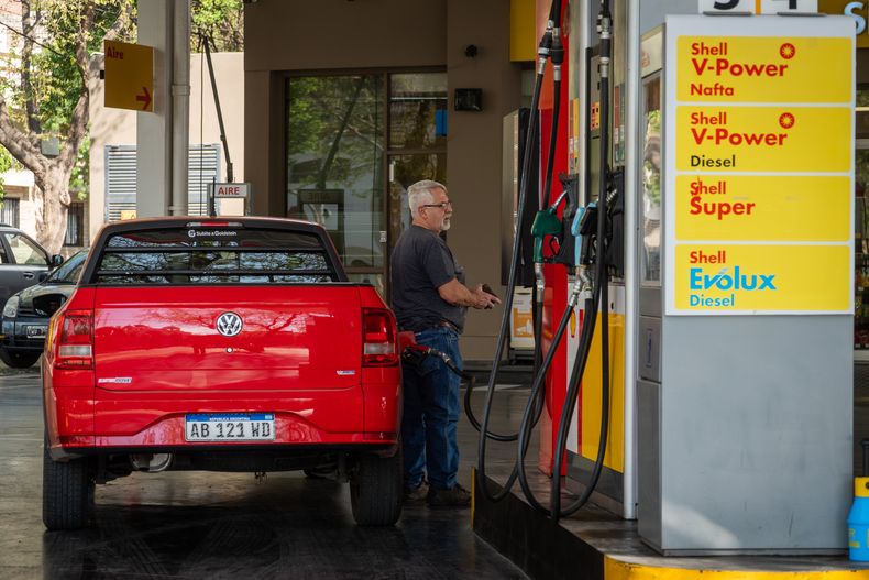 Shell propone descuentos abonando con bancos y su app. 