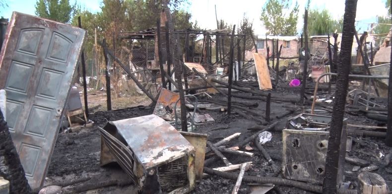 Incendio fatal en Tunuyán, solo quedan testigos mudos de la tragedia