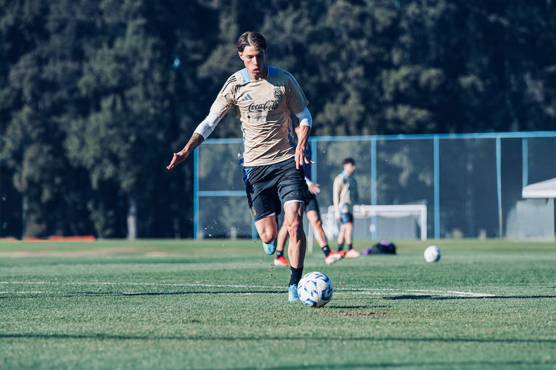 Mateo Santa María es una de las nuevas apuestas de Diego Placente para la Selección argentina Sub 17. &nbsp;