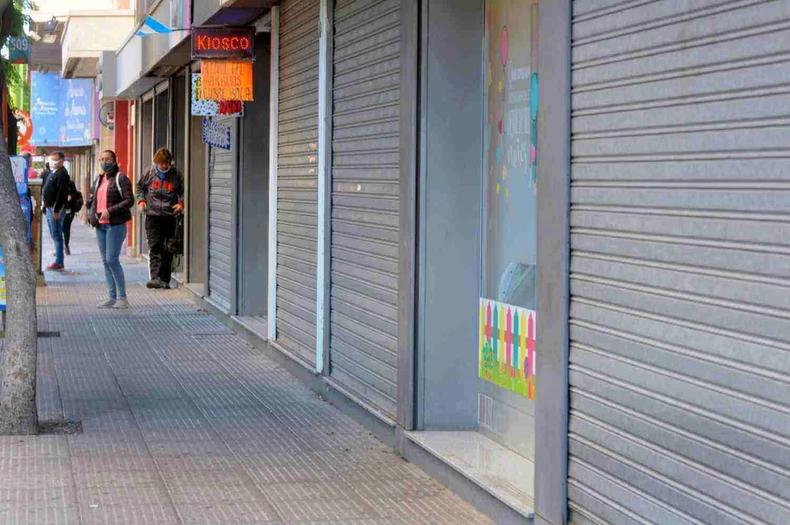 La economía crece pero el consumo se derrumba y las persianas bajas se multiplican