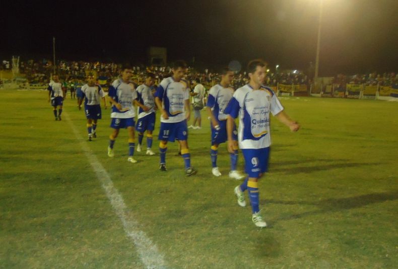 13  Huracán de San Rafael se quedó con gusto a poco ante San Martín de Mendoza- Empataron 1 a 1- Jueves 14-03-13