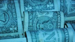 El dólar blue subió y la brecha supera los 72%