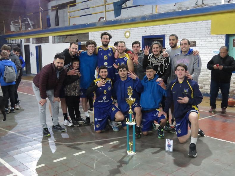 Básquet. Huracán súper campeón, ganó su cuarto título consecutivo.