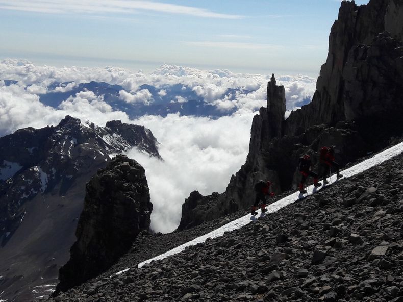 Personal de la Patrulla de Rescate realizando una búsqueda en el Parque Aconcagua.&nbsp;
