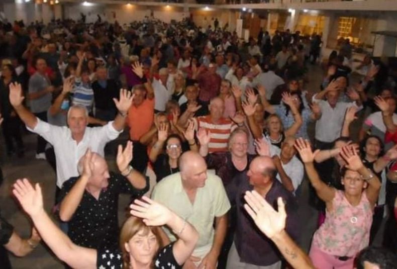 Baile sin barbijo