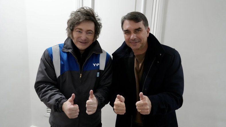 Javier Milei viajará a Brasil para apoyar a Flavio Bolsonaro.