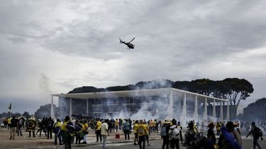 Brasil: el arco político argentino repudió los actos violentos.