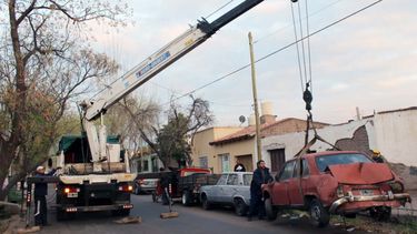 Imagen Ilustrativa. Guaymallén avanza con el retiro de autos abandonados de la vía pública. Imagen Ilustrativa. Guaymallén avanza con el retiro de autos abandonados de la vía pública.