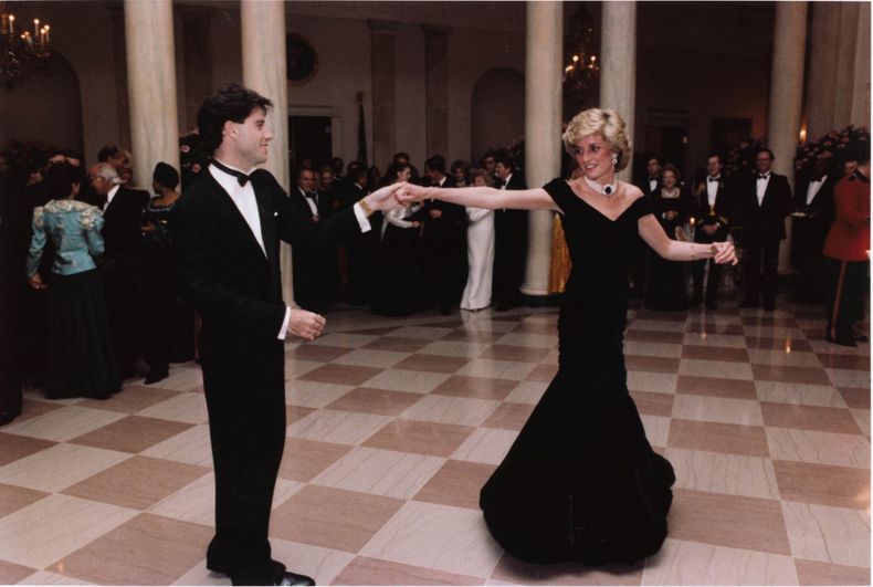 Personajes, Lady Di y John Travolta