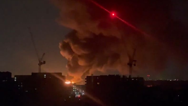 Incendio en subestación eléctrica de Londres: caos en Heathrow y miles de personas sin luz.