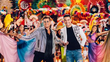 Carlos Rivera presenta Te soñé junto a Carlos Vives.