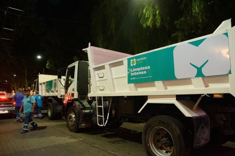 Luego del festejo de la calle Arístides, la Vía Blanca y el Carrusel, la Municipalidad puso a disposición un gran equipo de operarios.