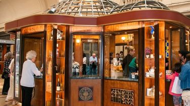 Video: un hombre fue grabado mientras cometía un robo en un conocido café de Ciudad Video: un hombre fue grabado mientras cometía un robo en un conocido café de Ciudad