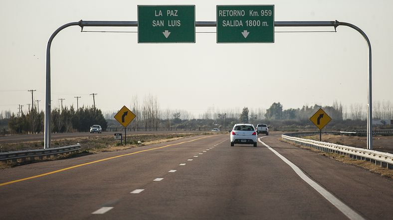 La Paz: un hombre murió tras volcar en la ruta y su acompañante resultó lesionado