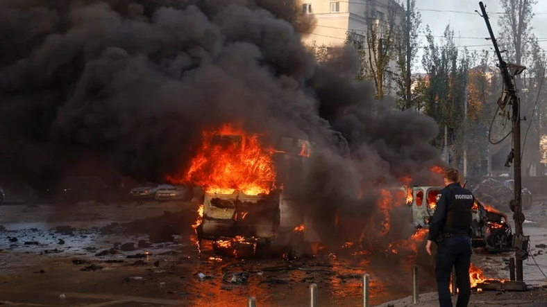 EEUU pide a sus ciudadanos abandonar Ucrania tras ola de bombardeos rusos