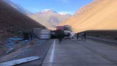 Tránsito suspendido en Ruta Nacional 7 por un accidente vial entre camiones