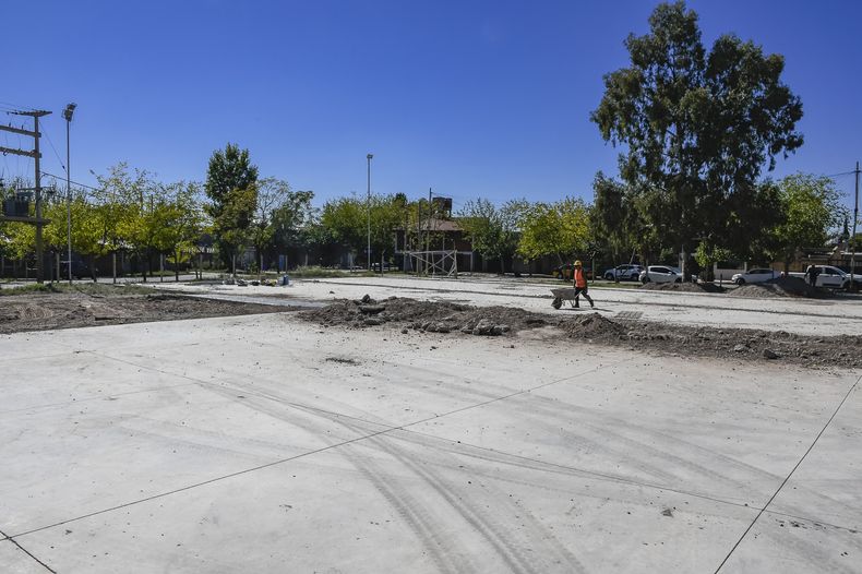En los playones, la municipalidad prevé la ejecución de nuevas veredas perimetrales y la colocación de luminarias LED.