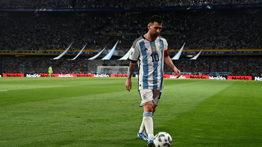 Messi será titular en el regreso de la Selección de fútbol de Argentina a la Bombonera. Messi será titular en el regreso de la Selección de fútbol de Argentina a la Bombonera.