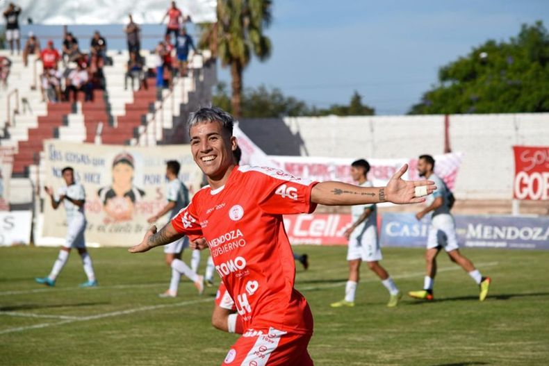 El Club Atlético Huracán Las Heras se quedó con los tres puntos (Foto: Franco Monsalvo - Prensa HLH).