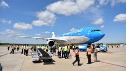 Aerolíneas Argentinas advirtió demoras en los vuelos de este viernes por asamblea de pilotos.
