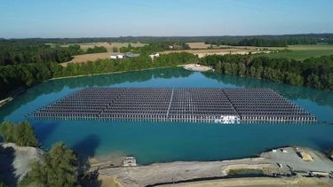 Los paneles solares verticales utilizan módulos bifaciales y buscan distribuir la generación eléctrica en distintos momentos del día. Los paneles solares verticales utilizan módulos bifaciales y buscan distribuir la generación eléctrica en distintos momentos del día.