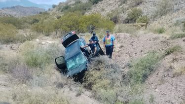 Accidente vial: una mujer volcó en la Ruta 7 y un menor falleció en el lugar Accidente vial: una mujer volcó en la Ruta 7 y un menor falleció en el lugar