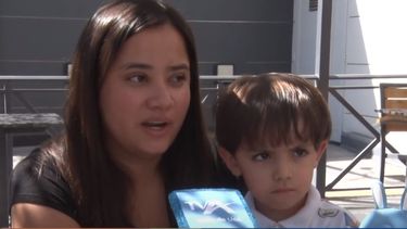 Melanie y Felipe en una cruzada solidaria en Tupungato.