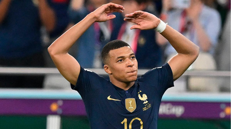 Mbappé causa preocupación en Francia.