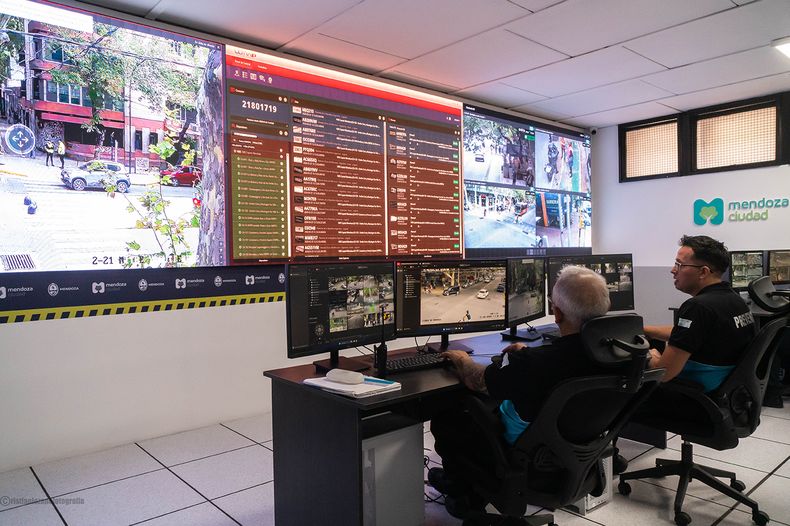 El Gobierno de Mendoza y la Ciudad presentaron un nuevo centro de videovigilancia.