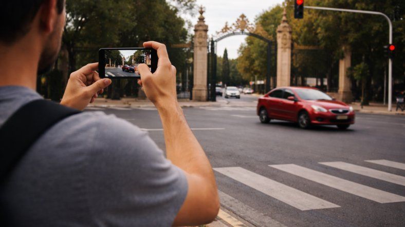 Los mendocinos podrán enviar fotos y videos de presuntas infracciones viales a través de Whatsapp.