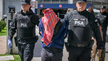 Policía de Seguridad Aeroportuaria halló un masivo cargamento ilegal que iba en avión hacia Europa