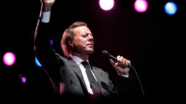 El insólito contenido que llevaba Julio Iglesias por el que fue retenido en Punta Cana