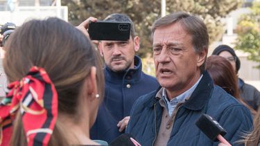 rodolfo suarez pidio que la justicia investigue a raul castells por incentivar saqueos