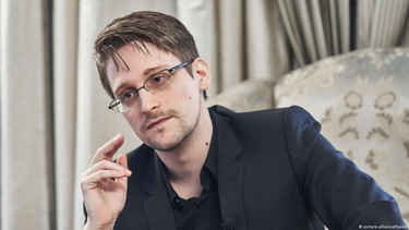 Vladimir Putin le otorgó la nacionalidad rusa a Edward Snowden