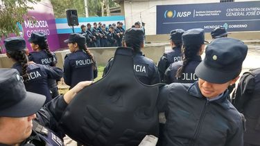 La millonaria inversión de Cornejo para comprar chalecos antibalas para la Policía de Mendoza
