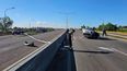 corredor del oeste: volco una camioneta, tiro un poste de luz y hay corte total de transito en godoy cruz
