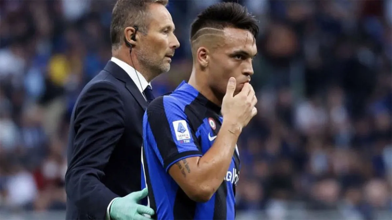 Lautaro Martínez tuvo un choque y salió.